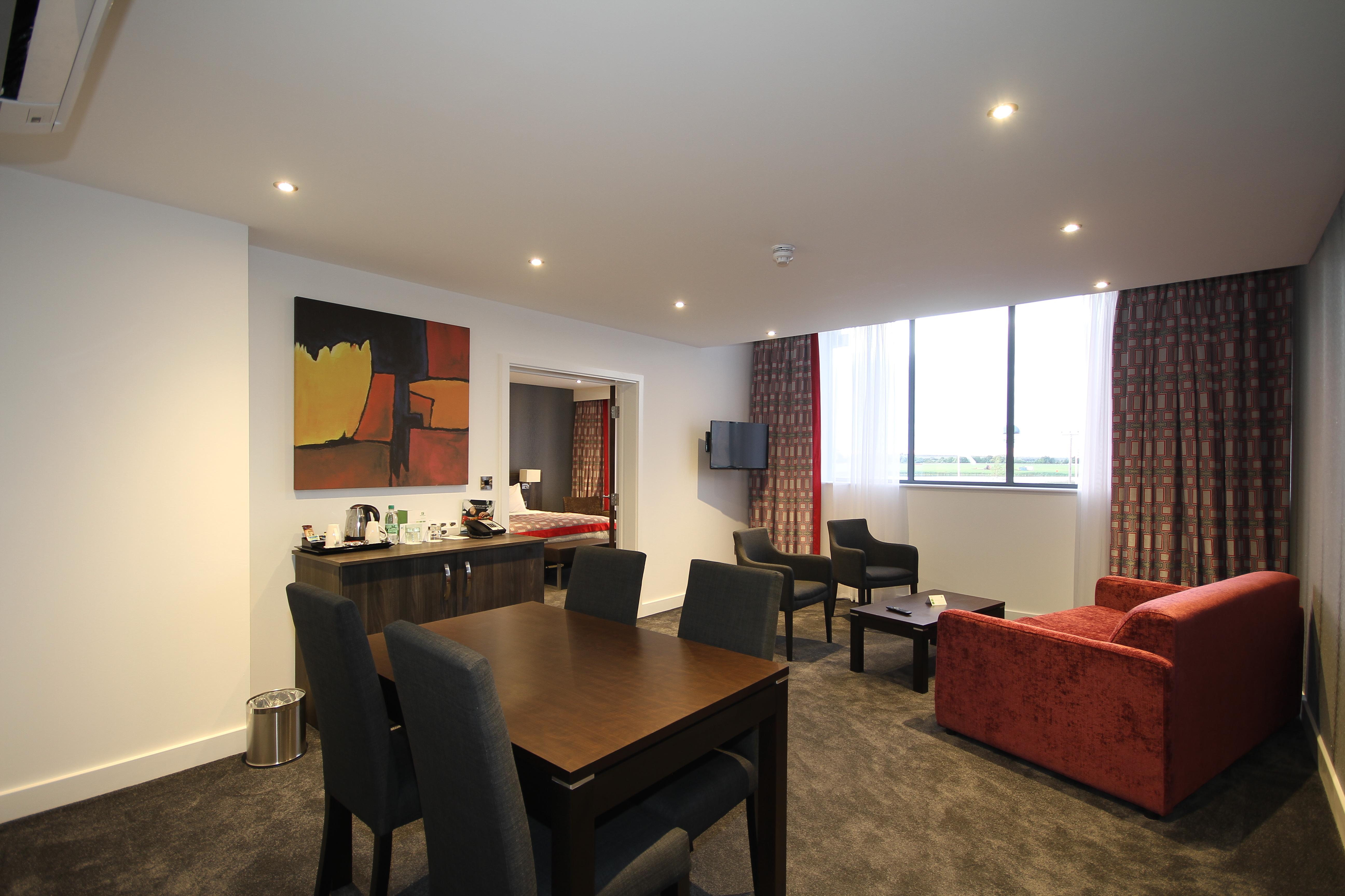 Holiday Inn Huntingdon Racecourse By Ihg Екстер'єр фото