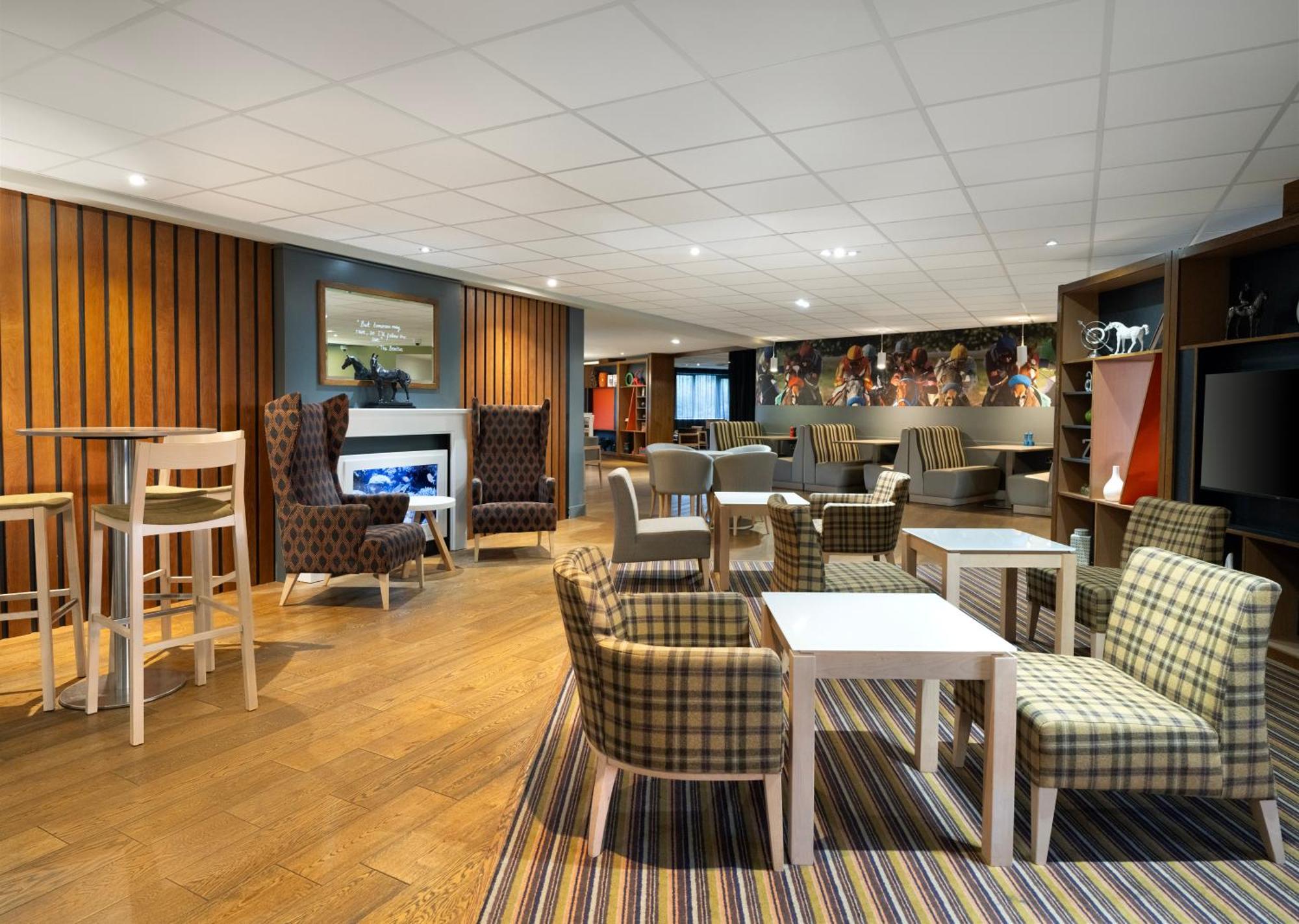 Holiday Inn Huntingdon Racecourse By Ihg Екстер'єр фото