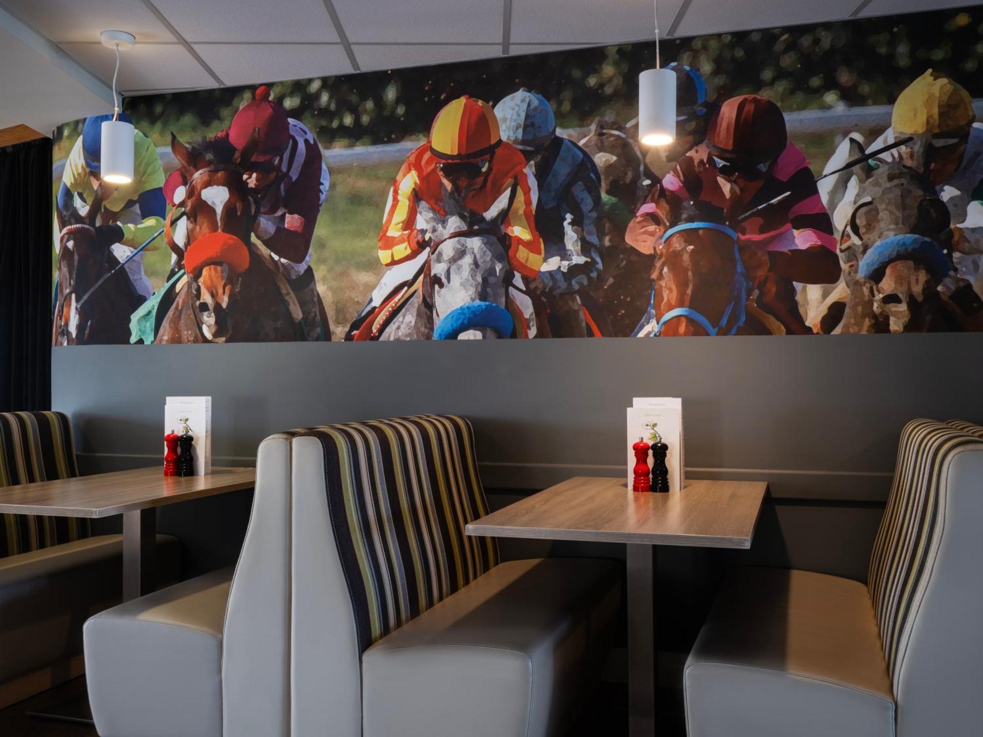 Holiday Inn Huntingdon Racecourse By Ihg Екстер'єр фото
