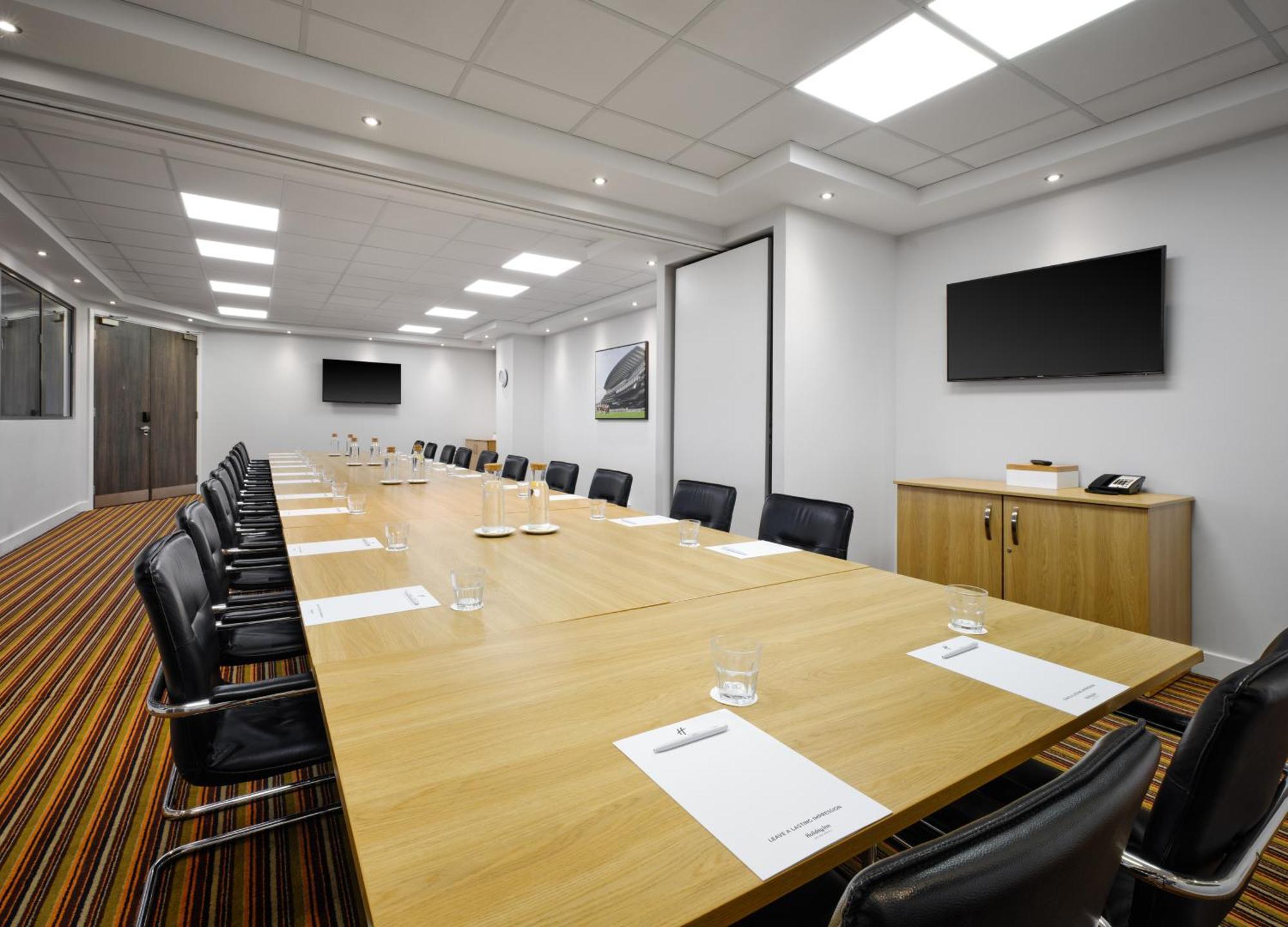 Holiday Inn Huntingdon Racecourse By Ihg Екстер'єр фото