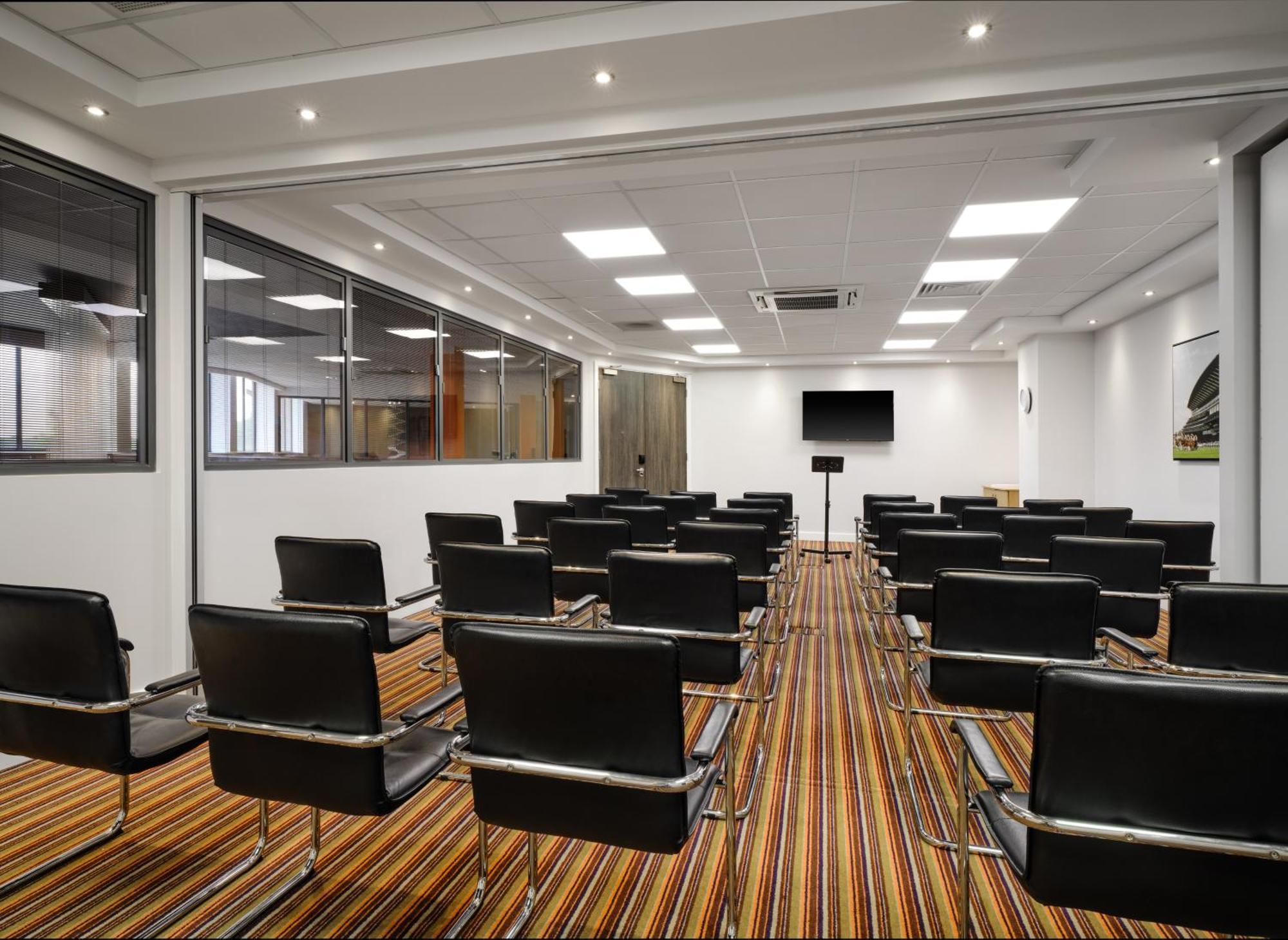Holiday Inn Huntingdon Racecourse By Ihg Екстер'єр фото