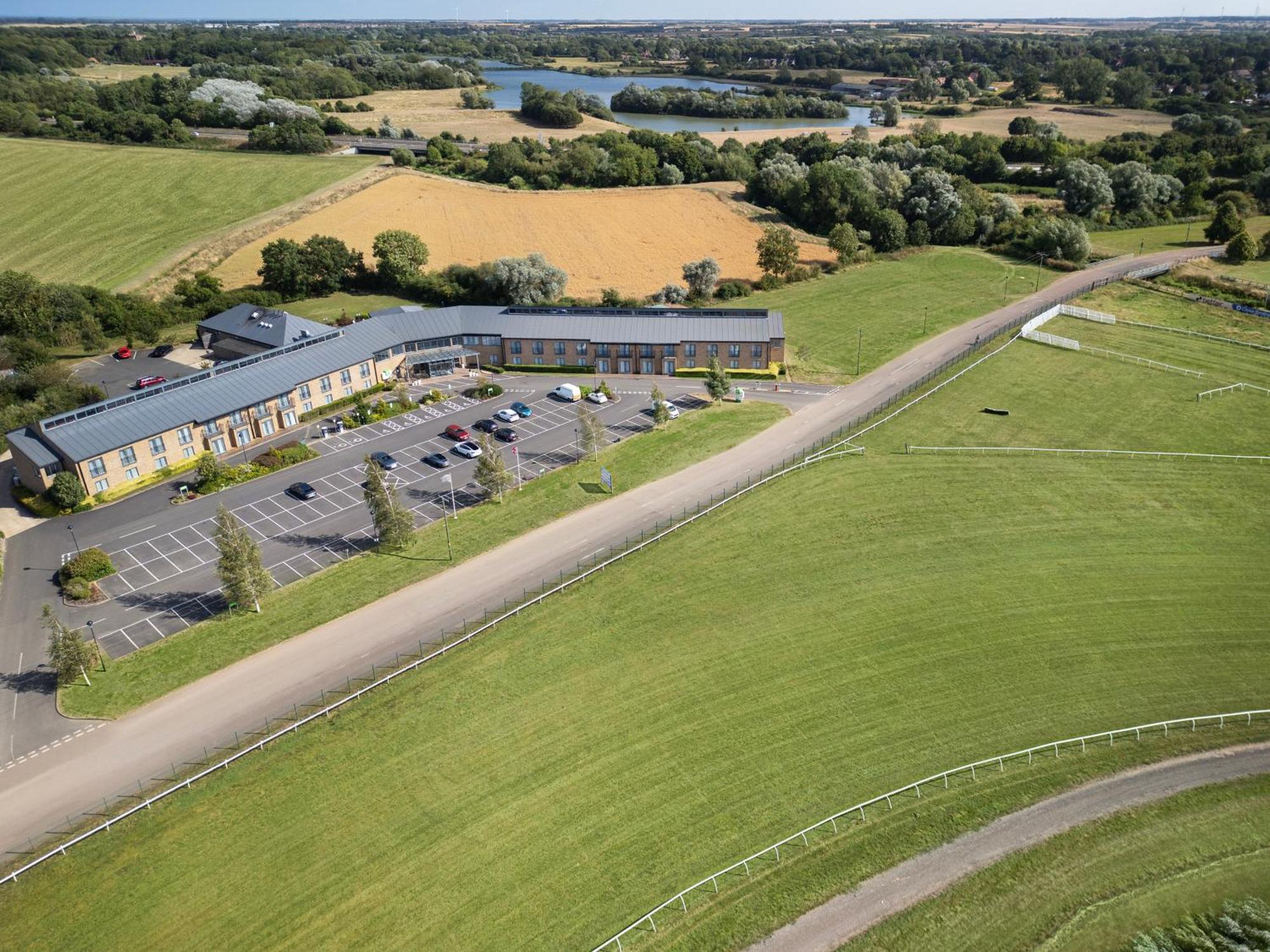 Holiday Inn Huntingdon Racecourse By Ihg Екстер'єр фото