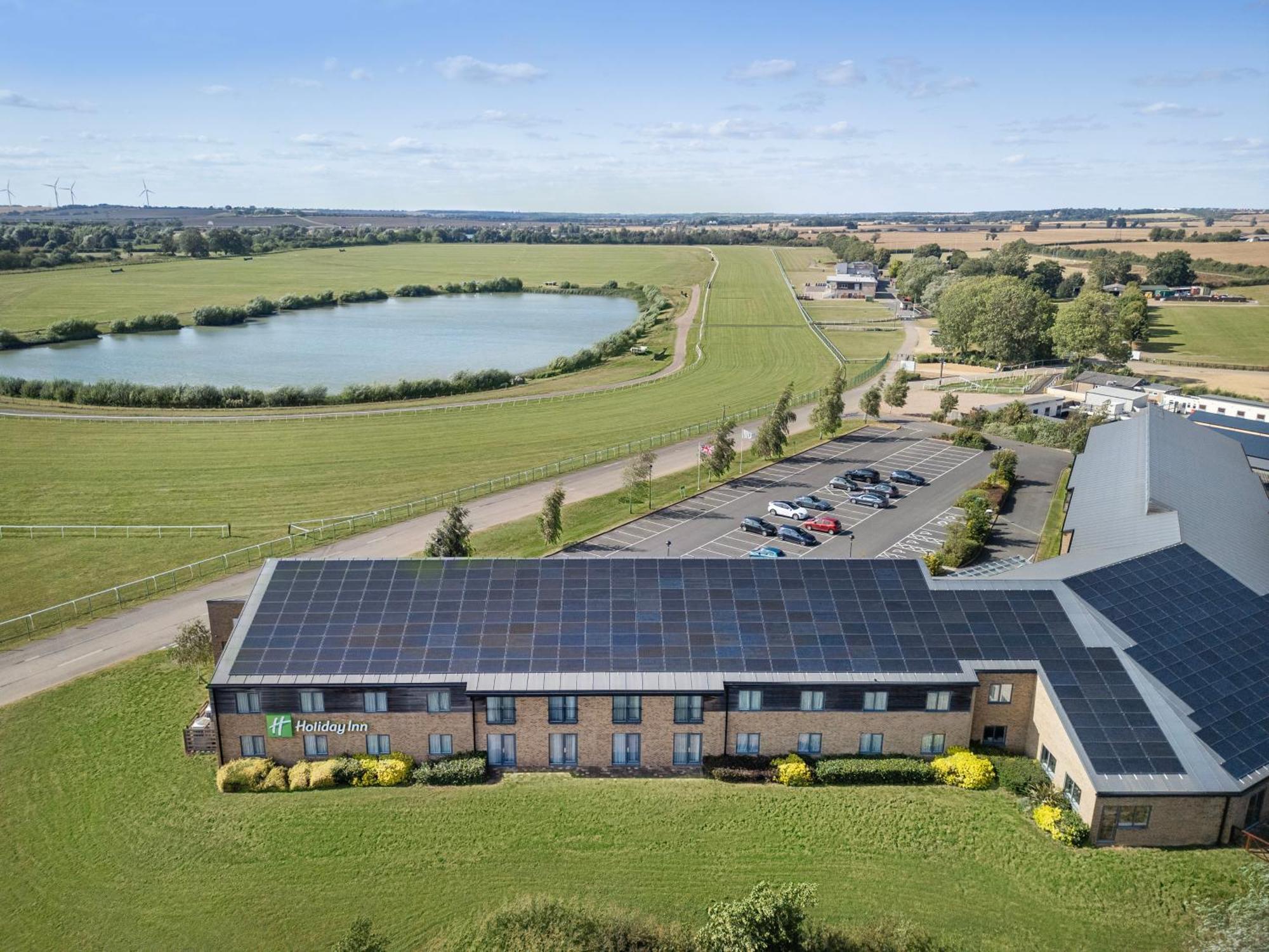 Holiday Inn Huntingdon Racecourse By Ihg Екстер'єр фото